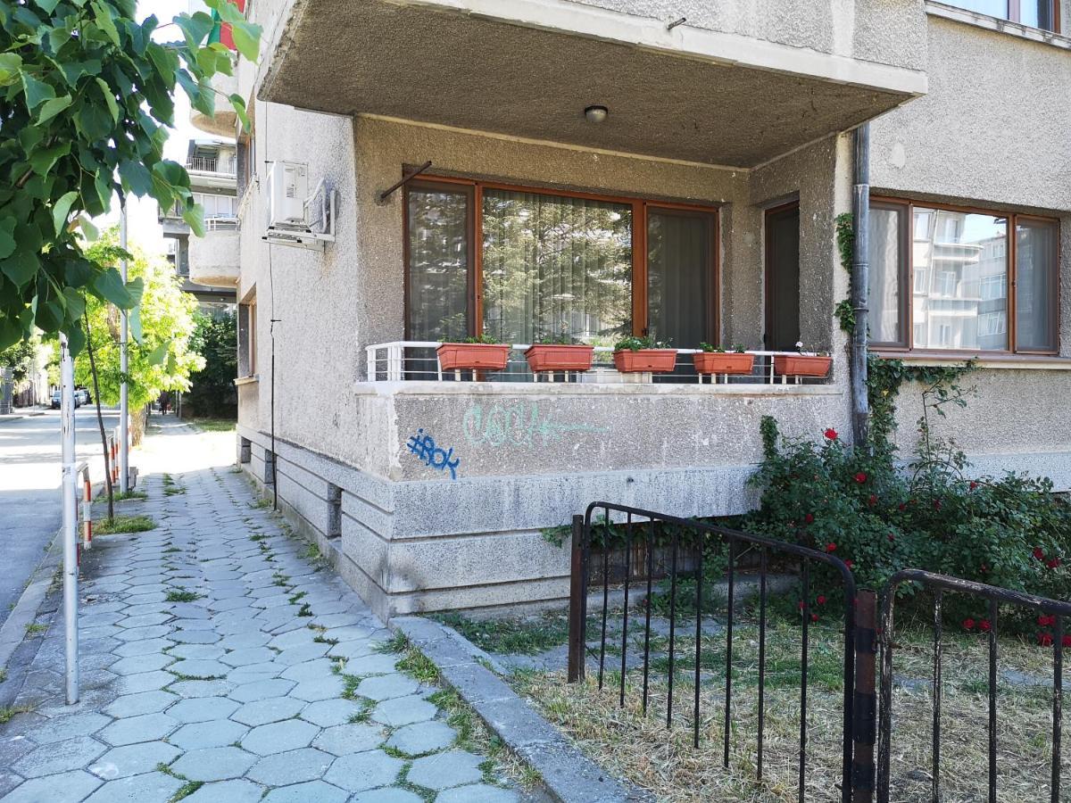 Central Varna Apartment - Lets4Holiday Exterior photo