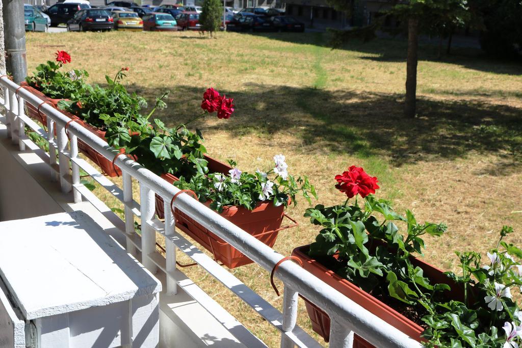 Central Varna Apartment - Lets4Holiday Exterior photo