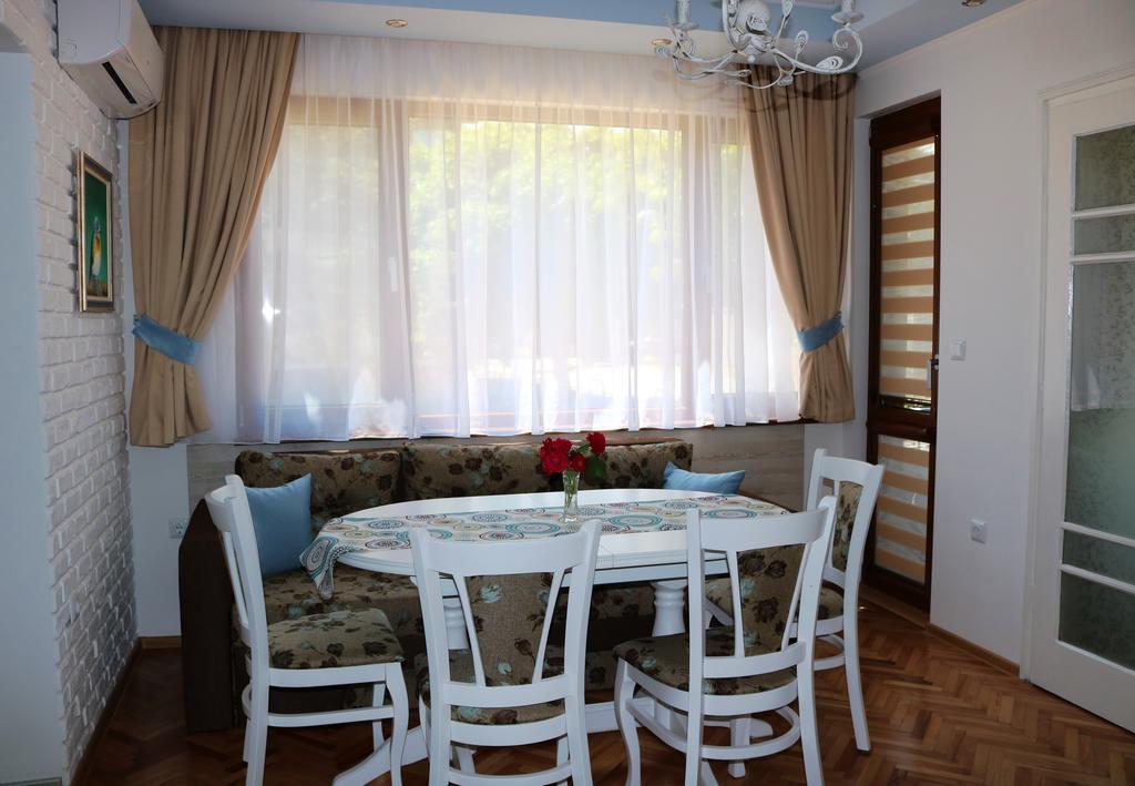 Central Varna Apartment - Lets4Holiday Exterior photo