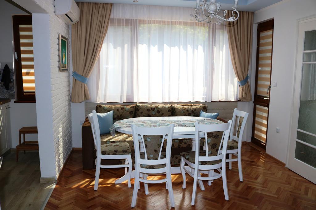 Central Varna Apartment - Lets4Holiday Exterior photo