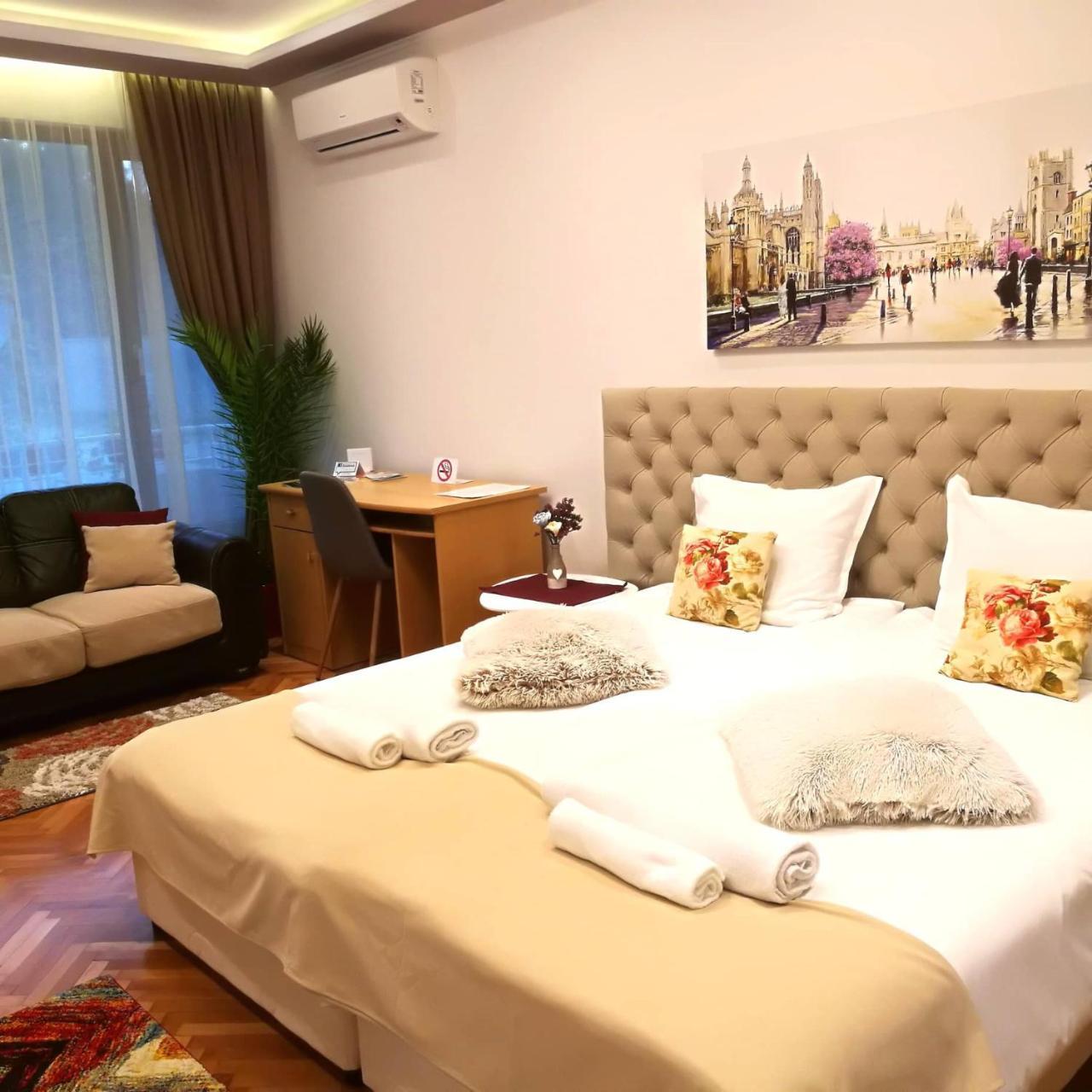 Central Varna Apartment - Lets4Holiday Exterior photo